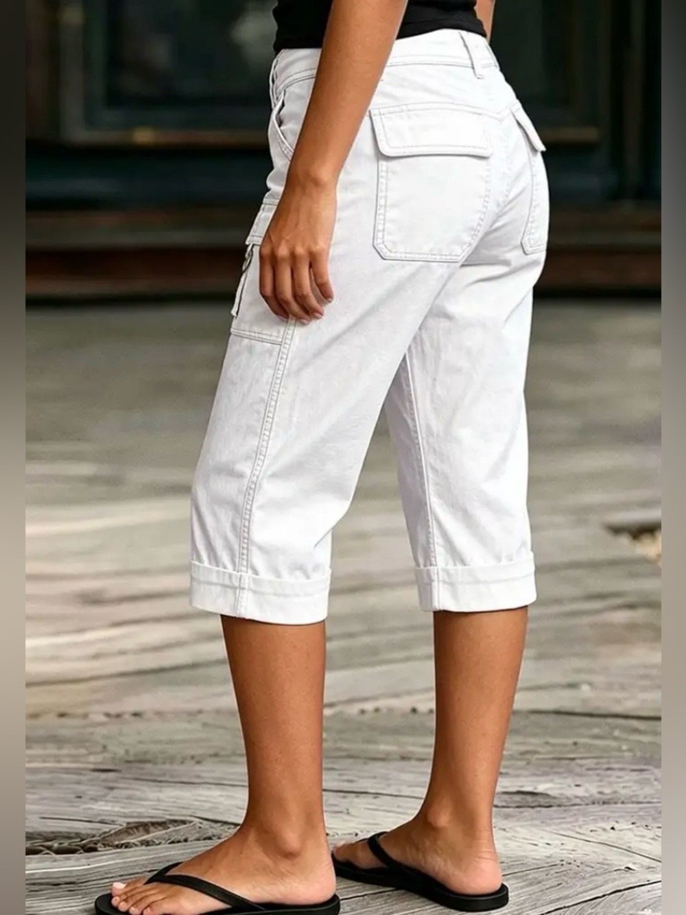 Flamingals Solid Flap Pocket Roll Hem Mid Rise Straight Leg Capri Shorts - Picture 2 of 10